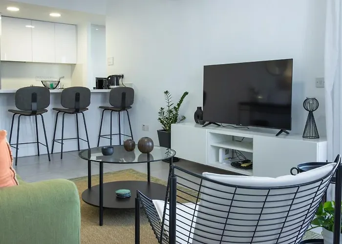 Stylish Modern Center Nikósie