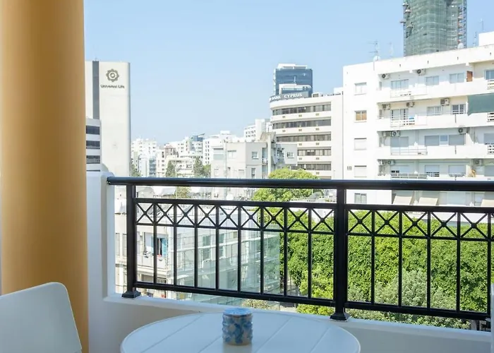 Stylish Modern Center Nikósie